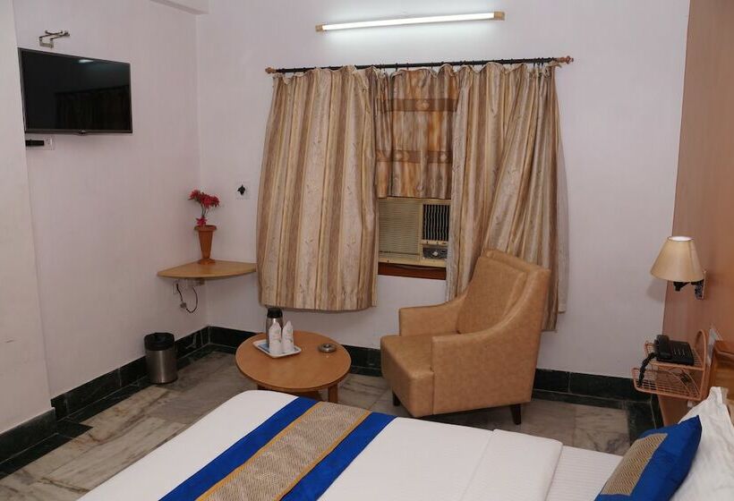 Номер Стандарт, Raaj Bhaavan