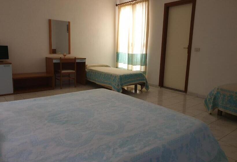 חדר סטנדרט לארבעה, Riccio