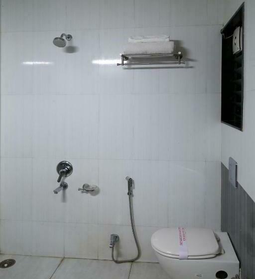 חדר דלוקס, The Leaf