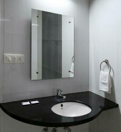 חדר סופריור, The Leaf