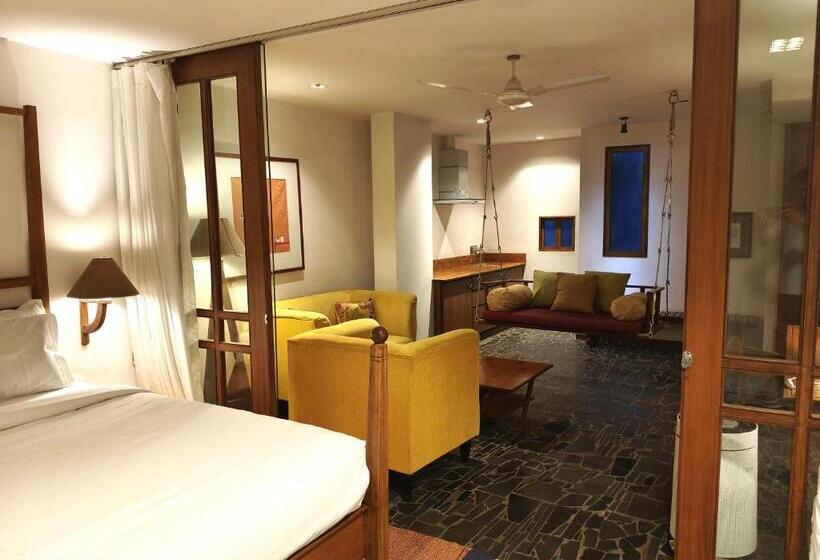 带阳台标准四人间, The Sky Imperial Aarivaa Luxury Stays