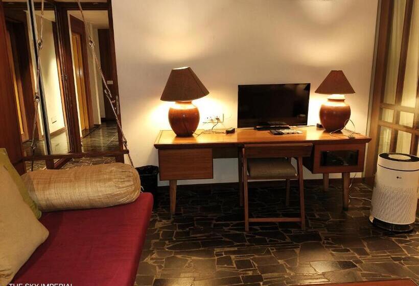 带阳台标准四人间, The Sky Imperial Aarivaa Luxury Stays
