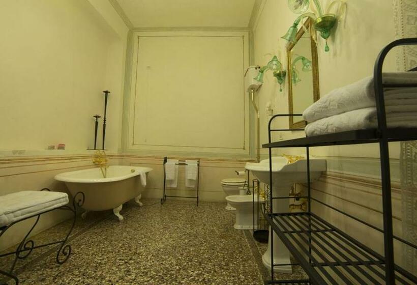 庭の見えるジュニアスイート, Villa Cigolotti