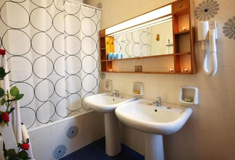 ファミリールーム, Phalanthos B&b