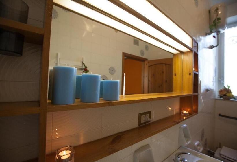 Семейный Номер, Phalanthos B&b