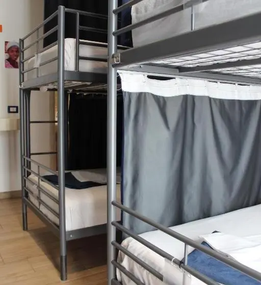 تختخواب در اتاق مشترک, Timbuktu Hostel