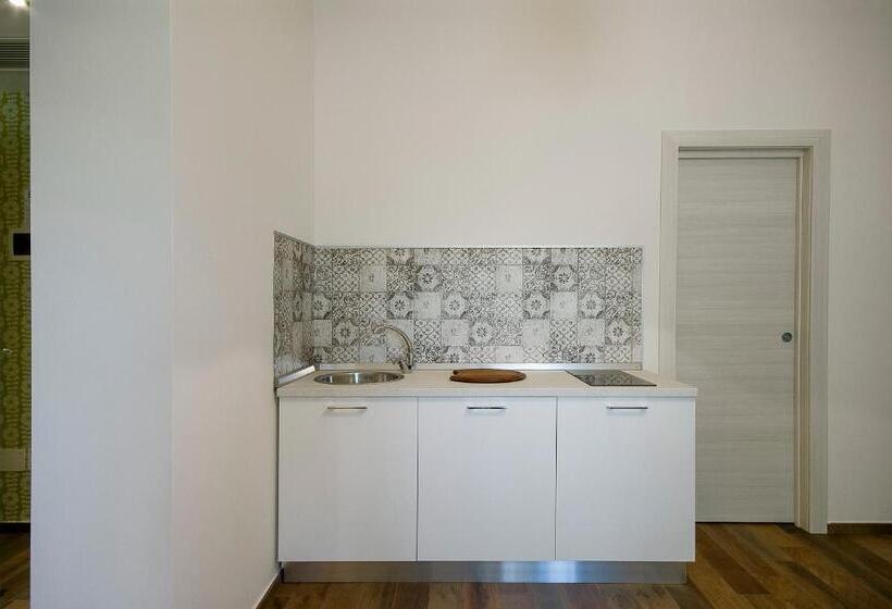 סטודיו דלוקס, B&b Maxxi