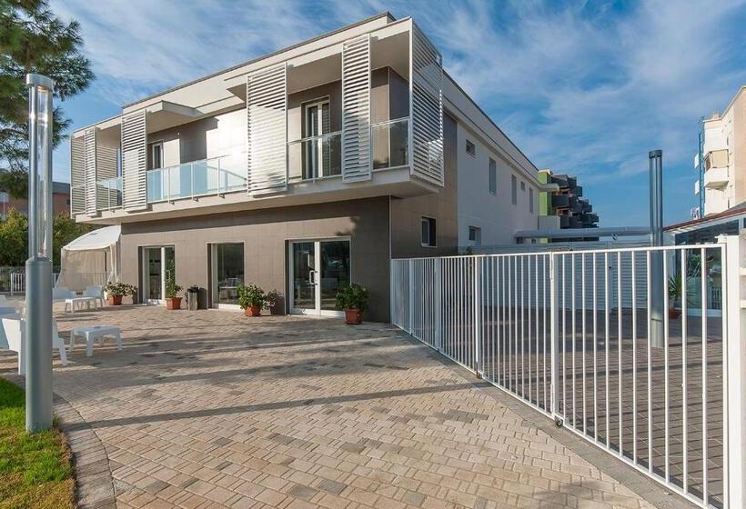 סטודיו דלוקס, B&b Maxxi