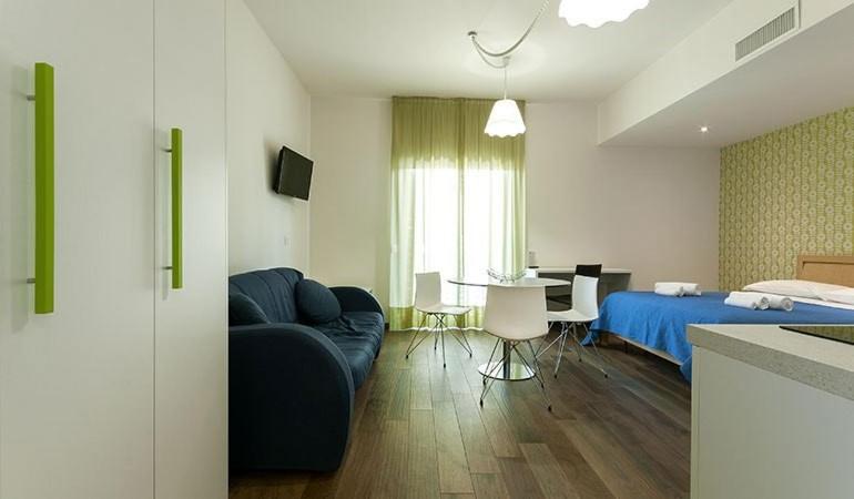 סטודיו דלוקס, B&b Maxxi