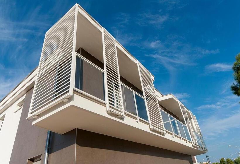 סטודיו סופריור, B&b Maxxi