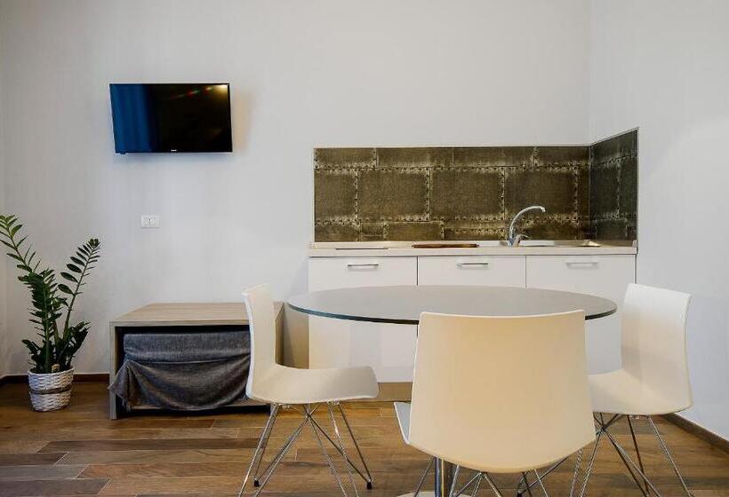 סטודיו סופריור, B&b Maxxi