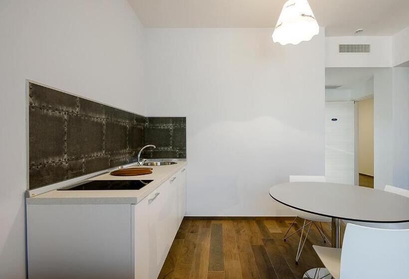 סטודיו סופריור, B&b Maxxi