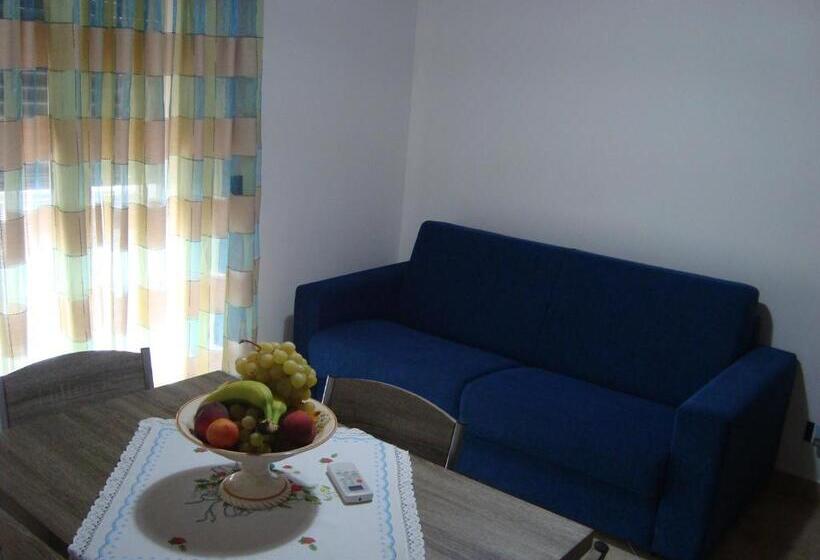 דירת חדר, Le Tre Rose Di Maria