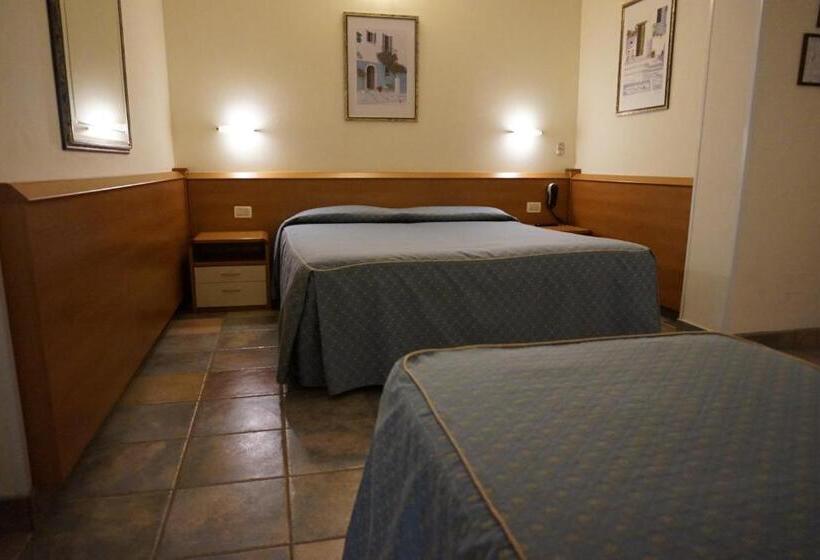 Трехместный Номер Классика, Angela