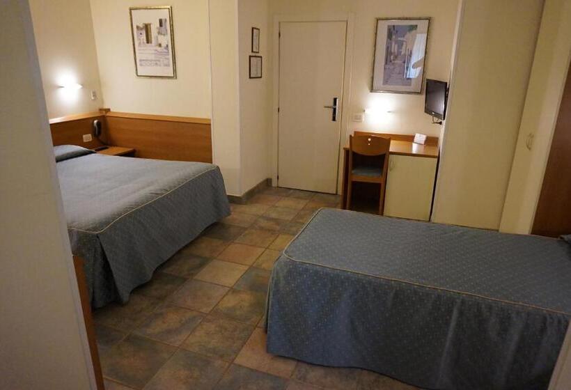 Трехместный Номер Классика, Angela