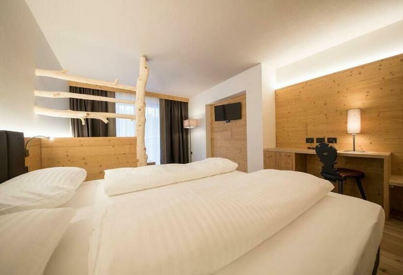 סוויטת ג'וניור, Monroc