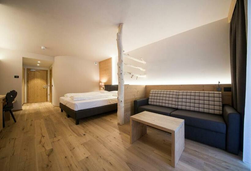 סוויטת ג'וניור, Monroc