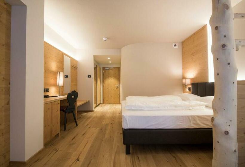 סוויטת ג'וניור, Monroc