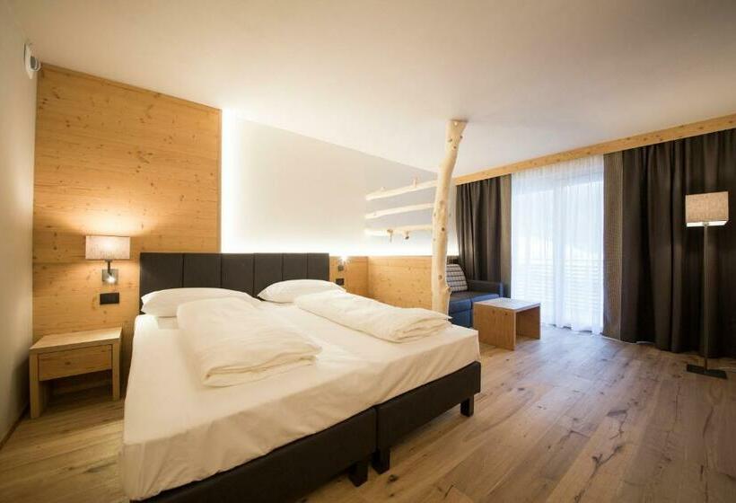 סוויטת ג'וניור, Monroc