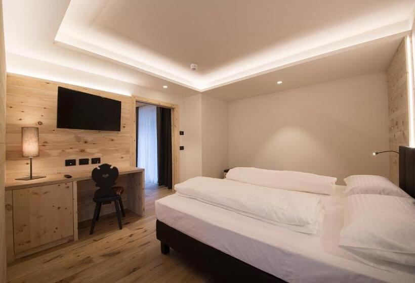 סוויטה דלוקס, Monroc