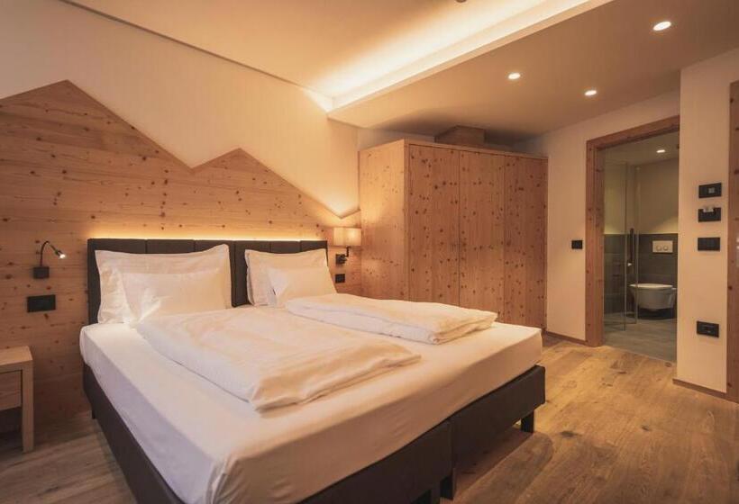 חדר סטנדרט, Monroc