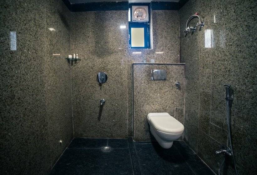 Deluxe Rum, Radhika Jaisalmer