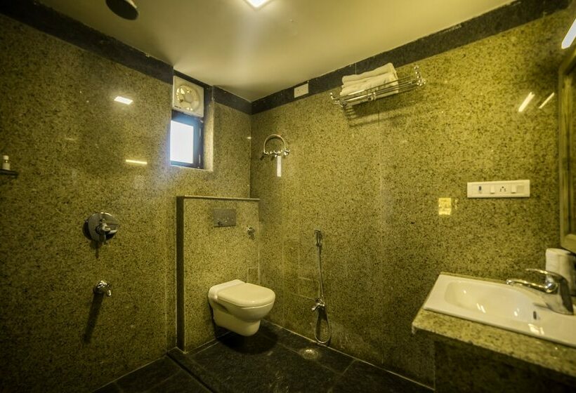 Deluxe Rum, Radhika Jaisalmer