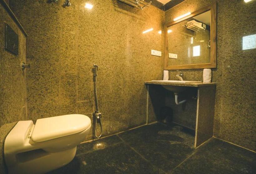 Deluxe Rum, Radhika Jaisalmer