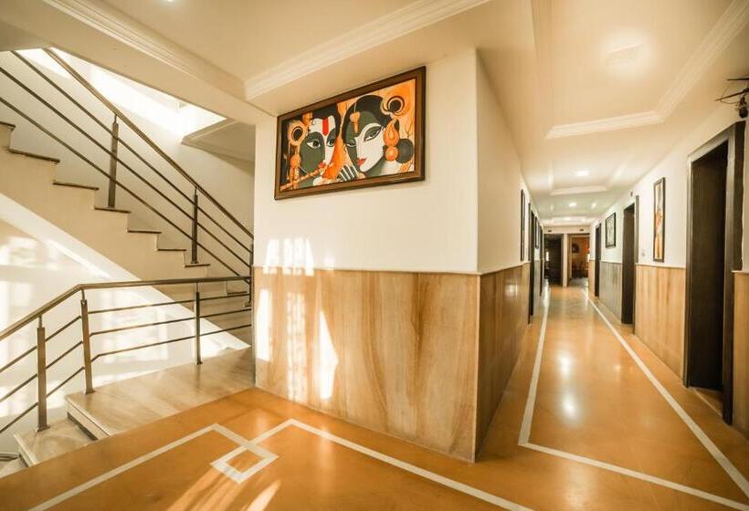 Deluxe Rum, Radhika Jaisalmer