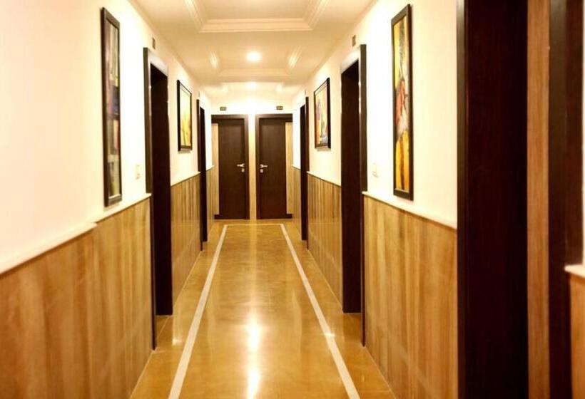 Deluxe Rum, Radhika Jaisalmer