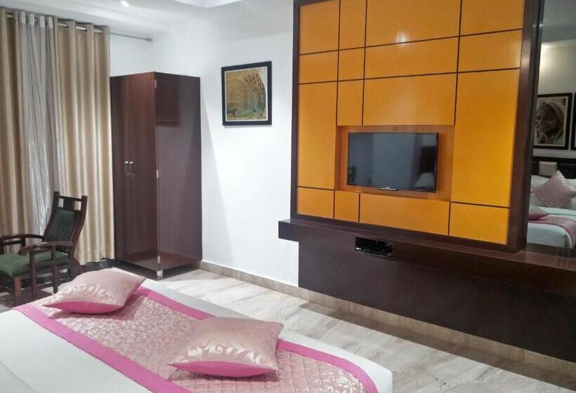 Deluxe Rum, Radhika Jaisalmer