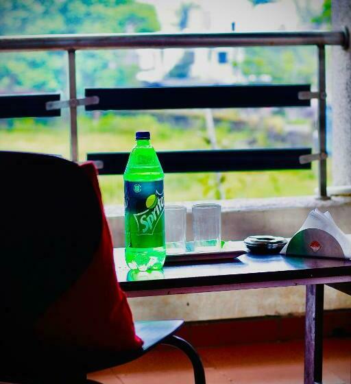 带阳台的豪华间, Rainwood Residency