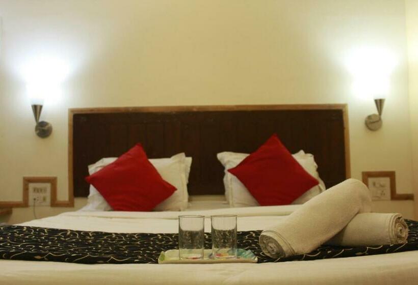 带阳台的豪华间, Rainwood Residency