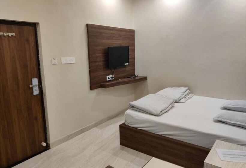 Deluxe Rum, Samrat Ajmer