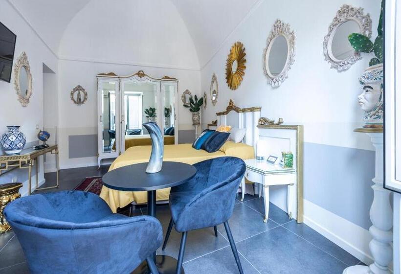 آپارتمان 2 خوابه, I Mori