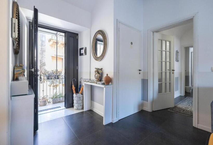 آپارتمان 2 خوابه, I Mori