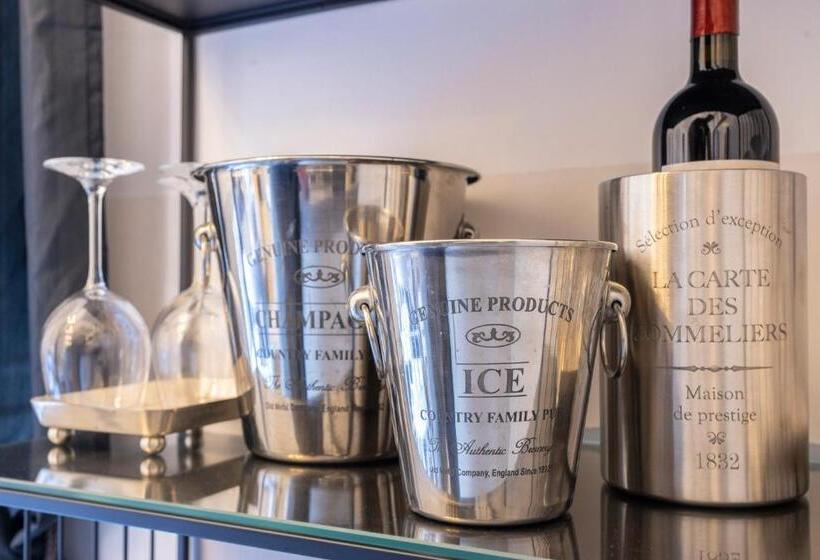 آپارتمان 2 خوابه, I Mori