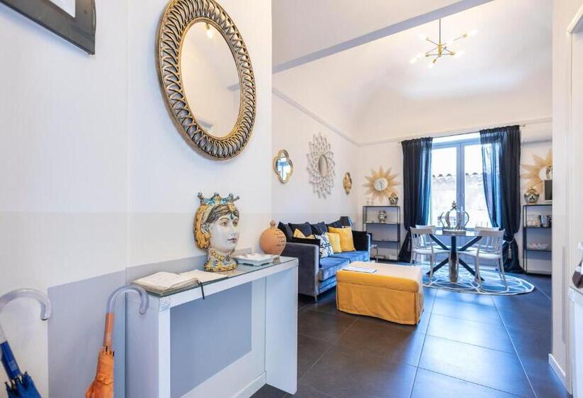 آپارتمان 2 خوابه, I Mori