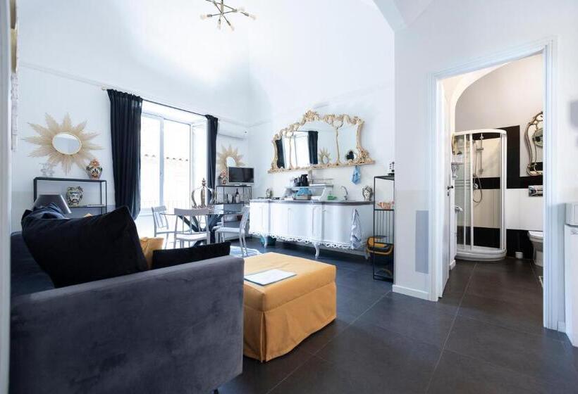 آپارتمان 2 خوابه, I Mori