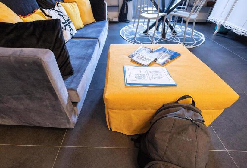 آپارتمان 2 خوابه, I Mori