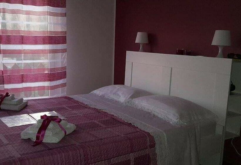 اتاق خانوادگی با چشمانداز کوه, Il Giardino Di Leoca