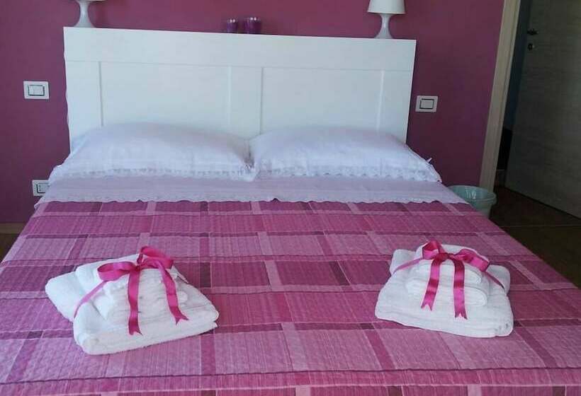 اتاق خانوادگی با چشمانداز کوه, Il Giardino Di Leoca