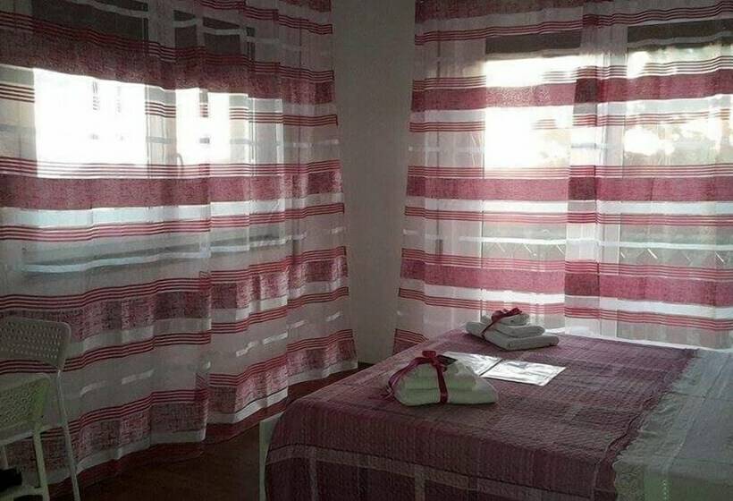 اتاق خانوادگی با چشمانداز کوه, Il Giardino Di Leoca