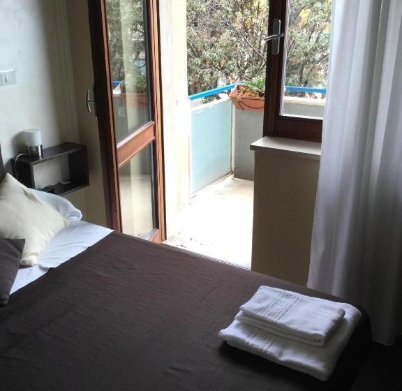 اتاق استاندارد با بالکن, Domus Corso Umberto 18 B&b