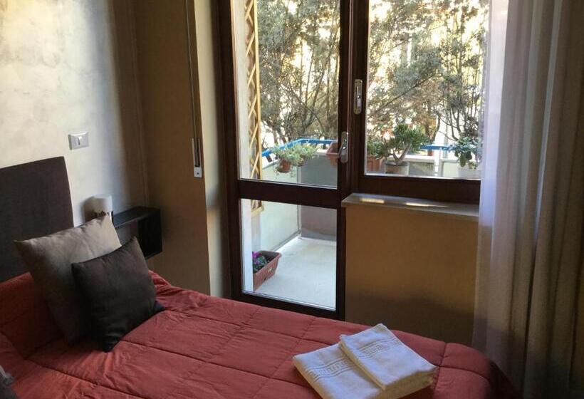 اتاق استاندارد با بالکن, Domus Corso Umberto 18 B&b