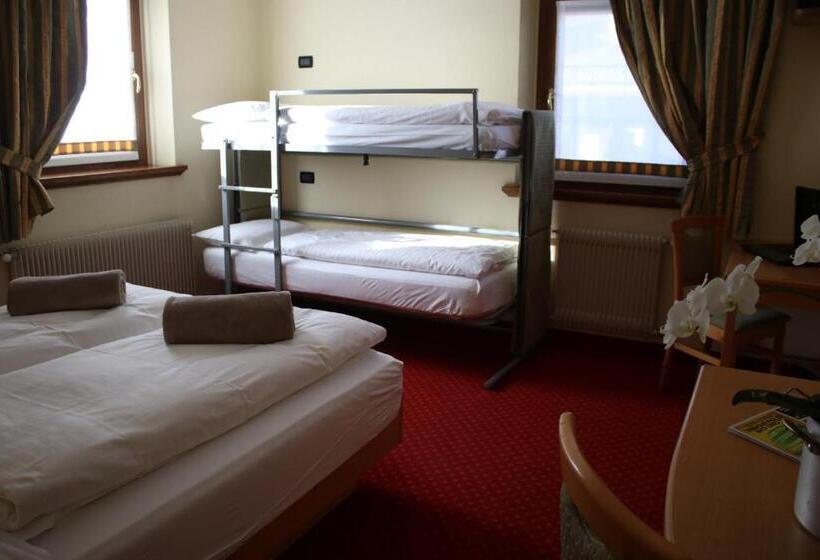 חדר קלאסי לשלושה, Del Bosco