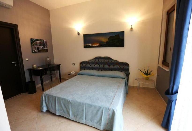 带阳台标准四人间, Regalpetra