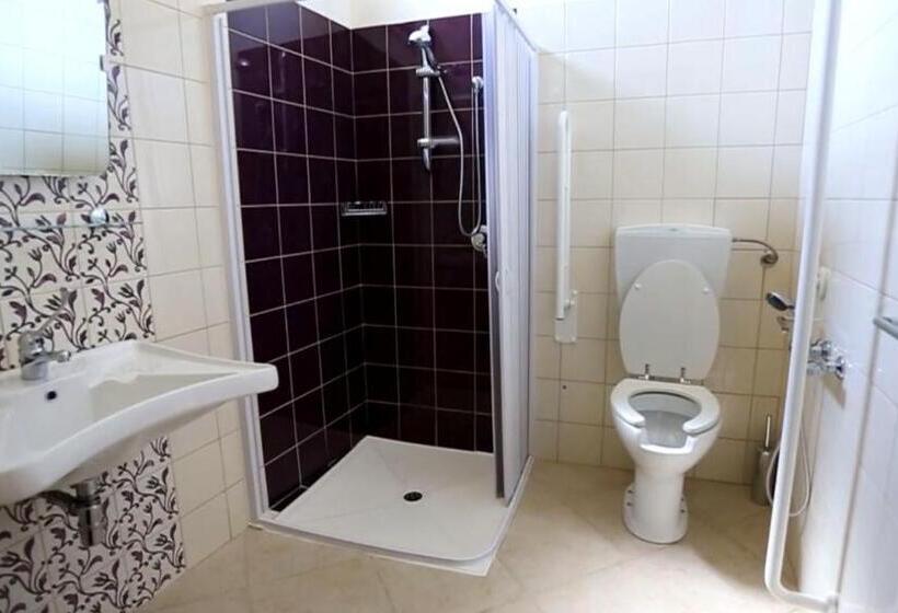 带阳台标准四人间, Regalpetra