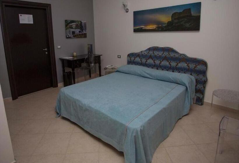 带阳台标准四人间, Regalpetra