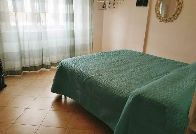 اتاق استاندارد با سرویس بهداشتی مشترک, La Perla B & B